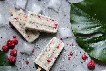 Joghurt-Chia-Eis am Stiel