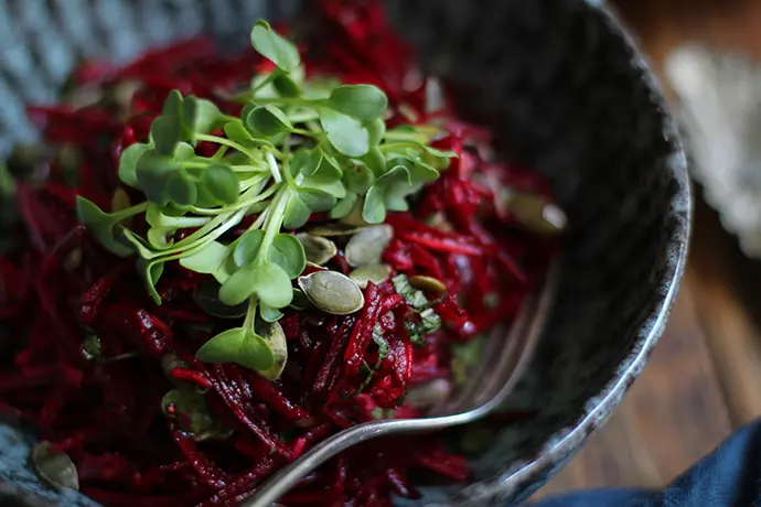 Rote Bete-Apfel-Salat mit Minze