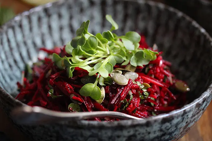 Rote Bete-Apfel-Salat mit Minze