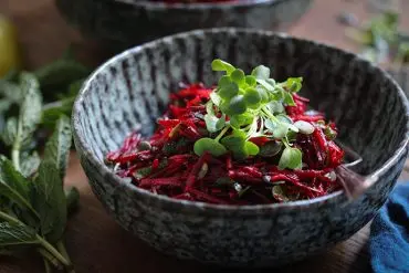Rote Bete-Apfel-Salat mit Minze