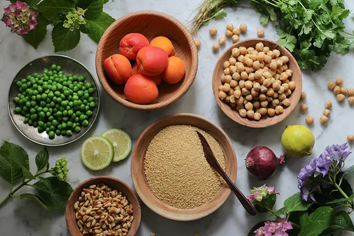 Zutaten für den veganen Aprikosen-Couscous-Salat