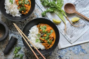 Veganes Auberginencurry mit Jasmin-Duftreis