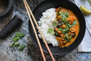 Veganes Auberginencurry mit Jasmin-Duftreis