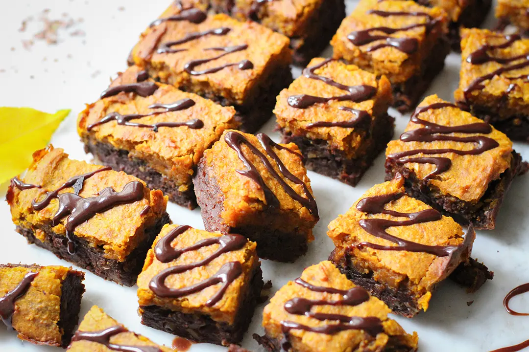 Küerbis-Brownies mit Schokosoße