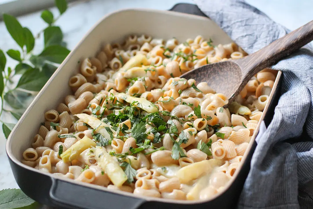 Weißer Spargel Mac n Cheese - unglaublich cremiger Spargel-Pastagenuss - vegan