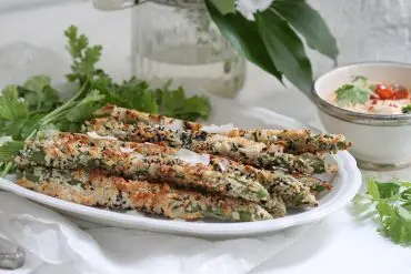 Knusprig panierter grüner Spargel mit Sriracha Mayonnaise - einfaches, leckeres Rezept für grünen Spargel