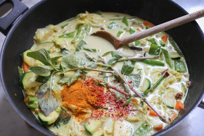 Madras Curry-Suppe mit Koriander • veggies | vegan