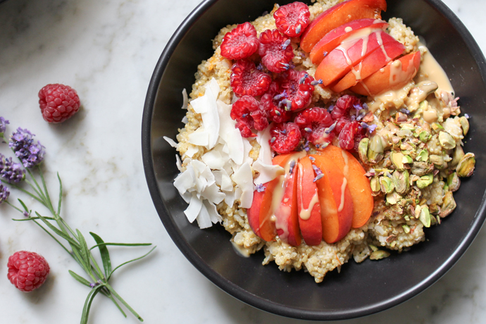 Quinoa-Aprikosen-Porridge mit Aprikosen