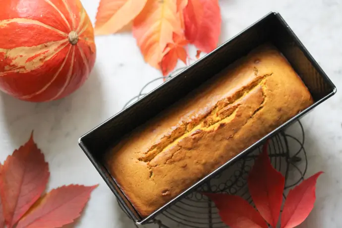 Veganer Kürbiskuchen mit Ingwerglasur
