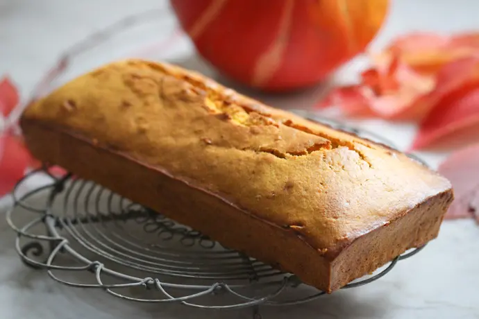 Veganer Kürbiskuchen mit Ingwerglasur