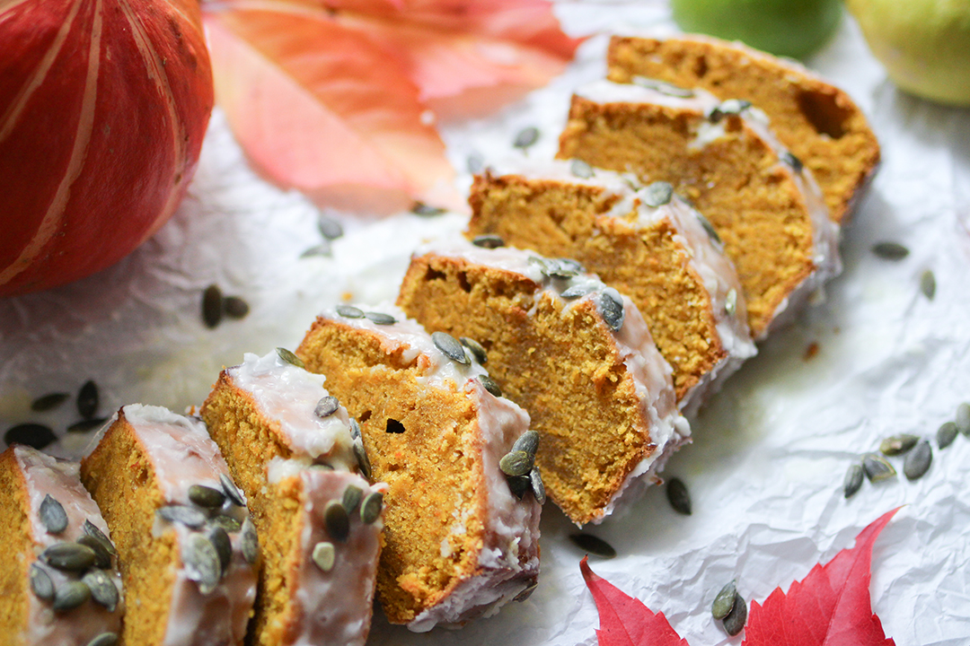 Veganer Kürbiskuchen mit Ingwerglasur