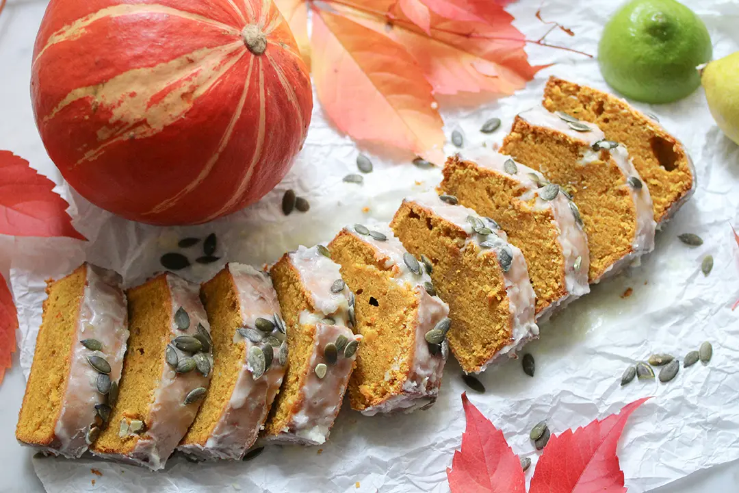 Veganer Kürbiskuchen mit Ingwerglasur