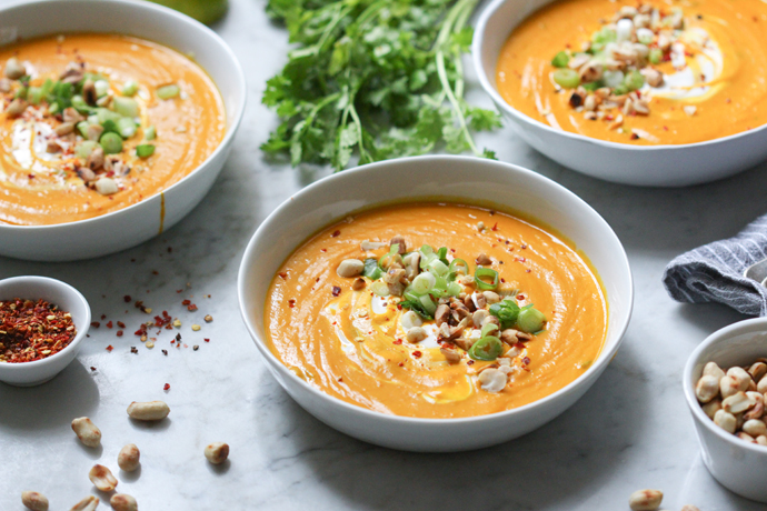 Kürbissuppe mit Kokosmilch und Erdnusscurry