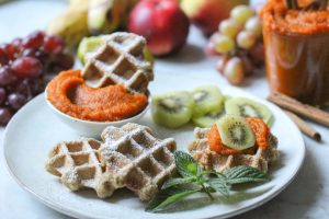 Vegane Kürbis-Apfelbutter mit Waffeln