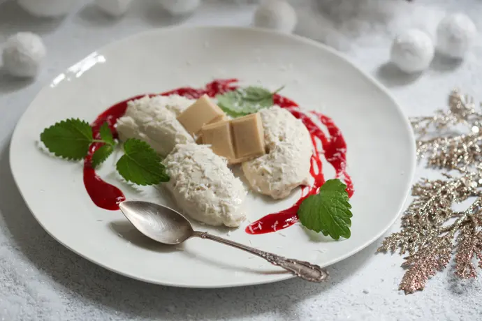 Weißes veganes Schokomousse ganz einfach zubereitet