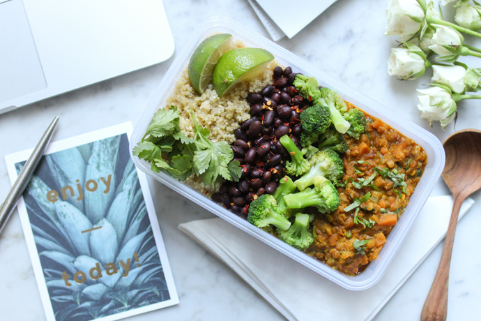 Vegane Lunchbox ToGo mit daal und Gemüse