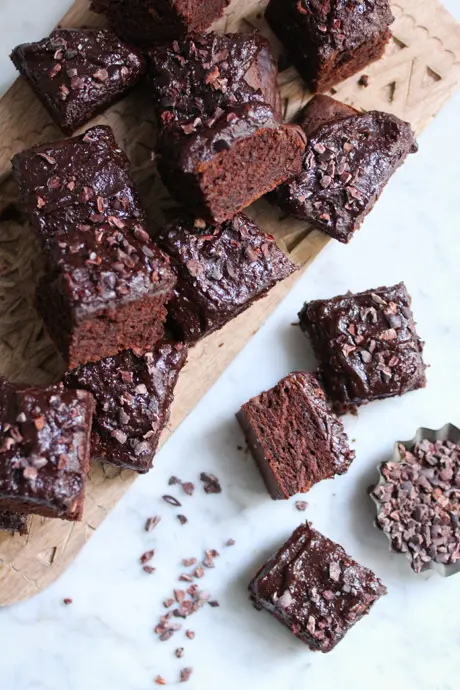 Veganer Schokokuchen mit Kakaonibs