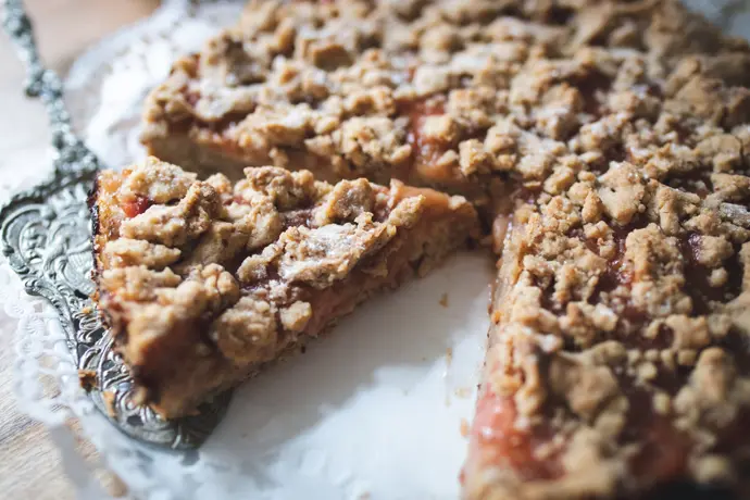 Veganer Rhabarber-Streuselkuchen