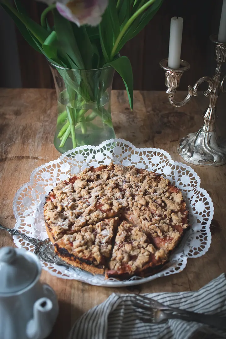 Veganer Rhabarber-Streuselkuchen