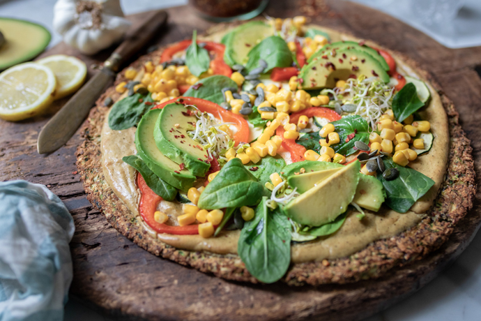 Bunte Pizza mit Zucchini-Boden • veggies | vegan