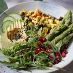 Rührtofu-Bowl mit grünem Spargel - veganes Spargelrezept schnell und einfach