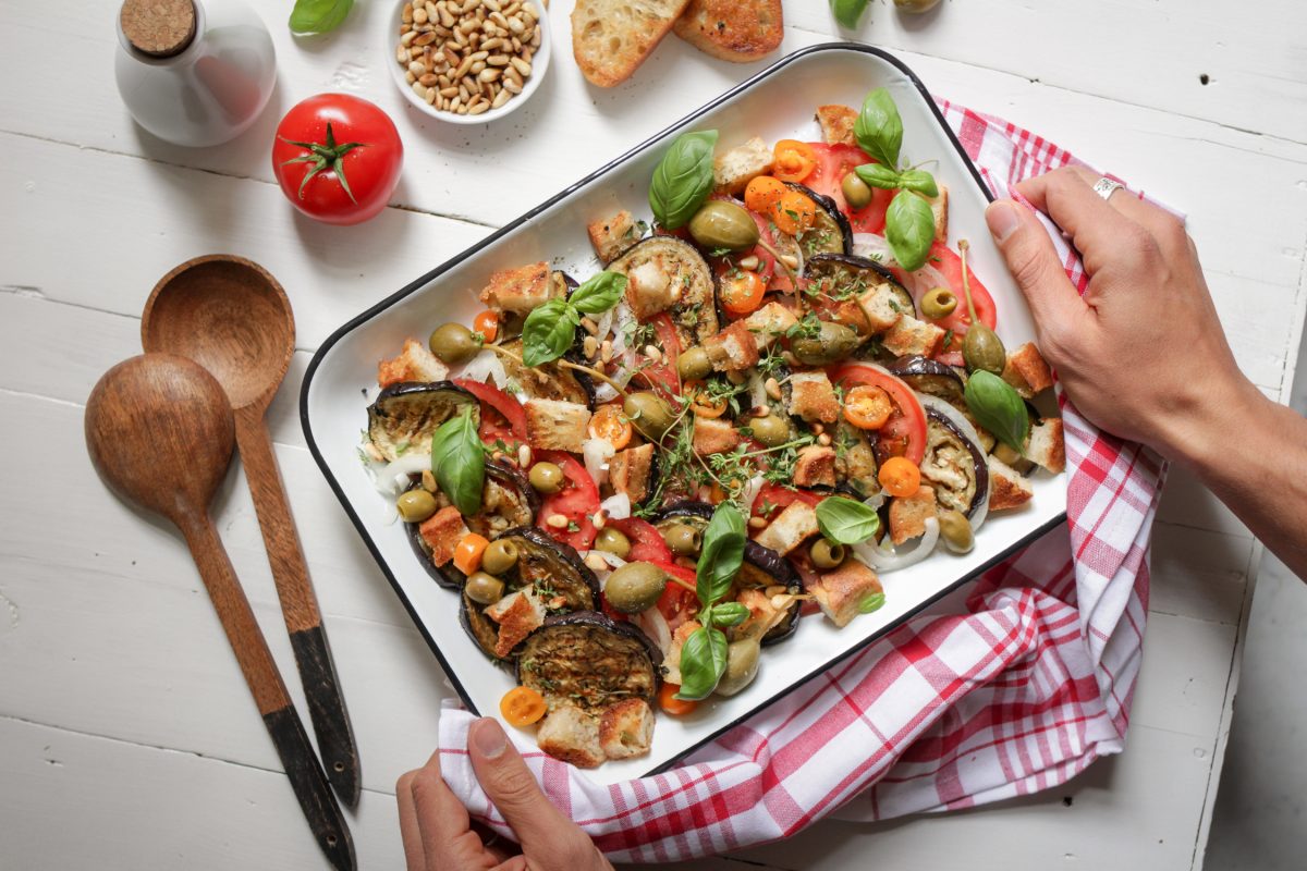Auberginen-Brotsalat - Panzanella mit Auberginen