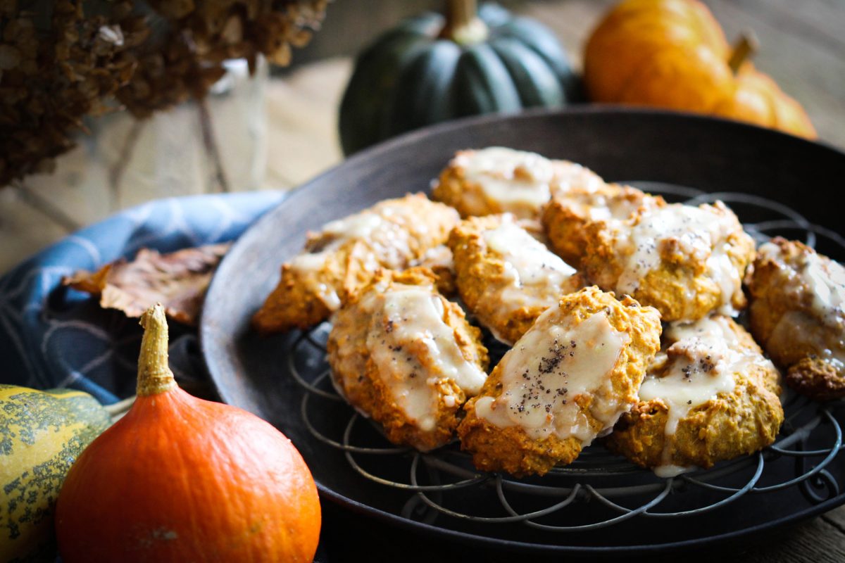 Vegane Kürbis-Cookies mit Ingwer-Icing