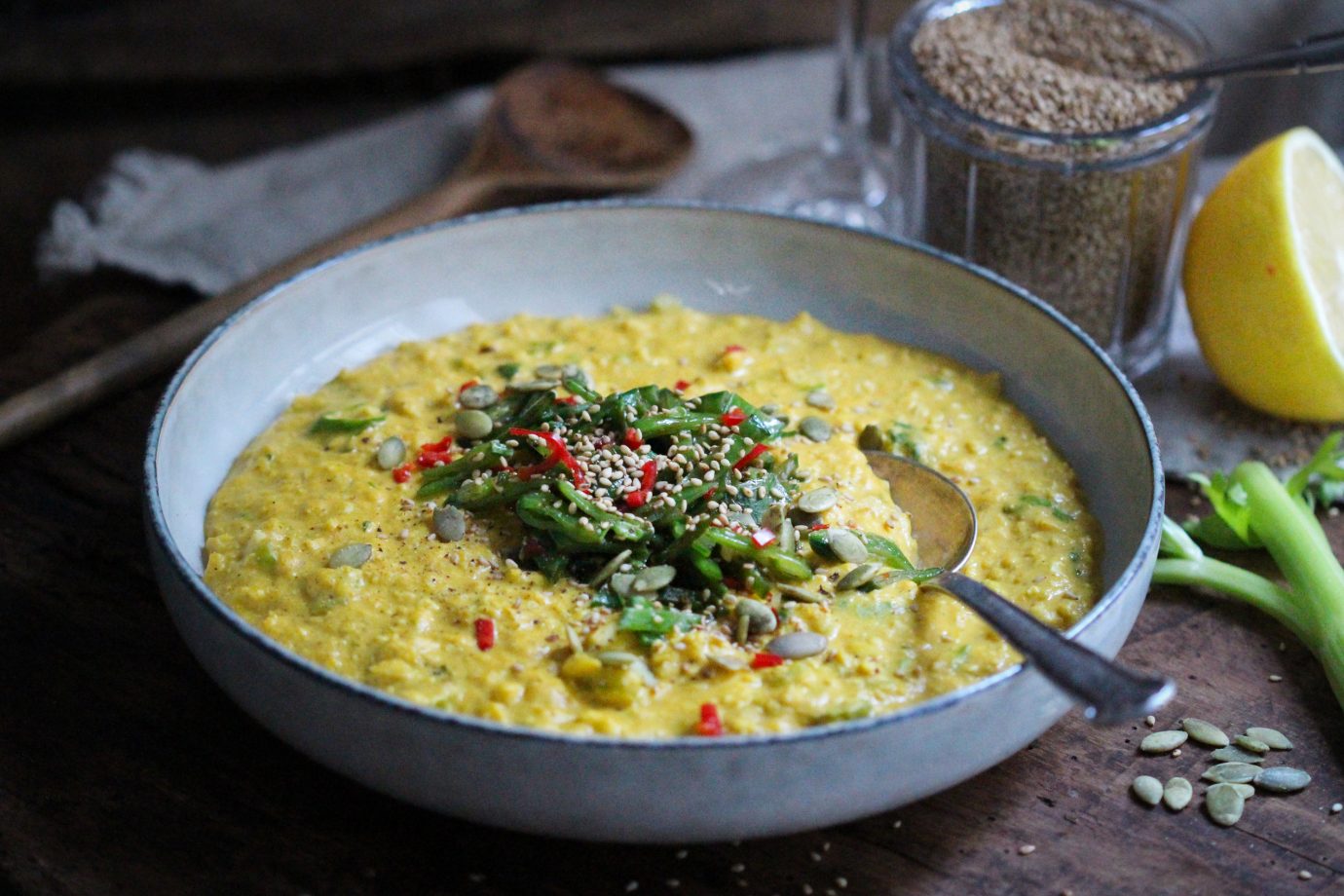 Masala BlumenkohlCurry mit Koriander & Zuckererbsenschoten • veggies