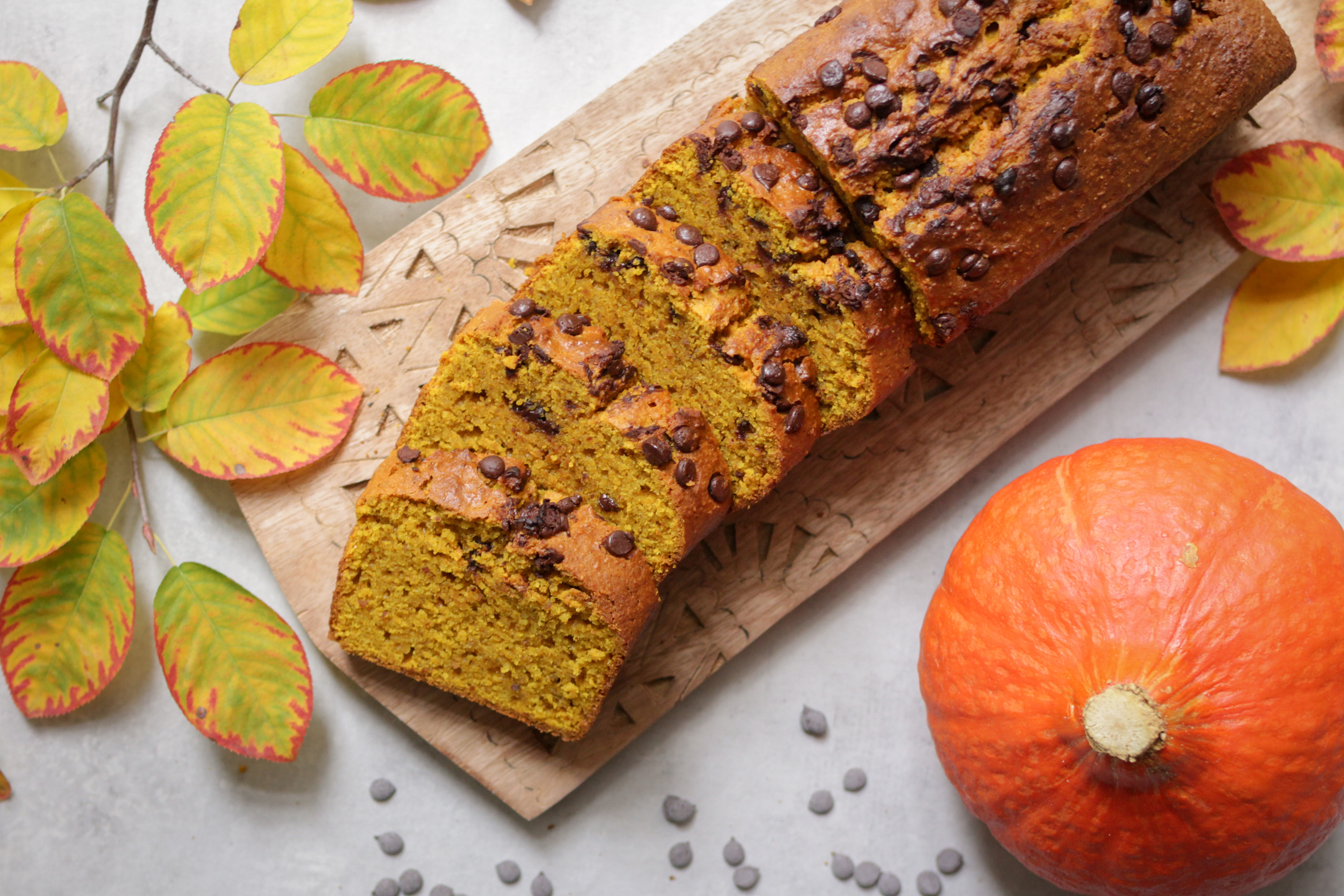 Einfacher veganer Kürbiskuchen mit Schokodrops