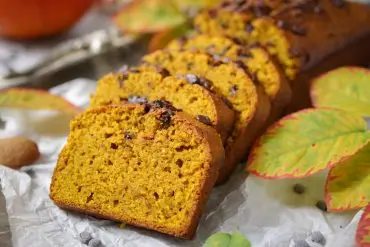 Einfacher veganer Kürbiskuchen mit Schokodrops