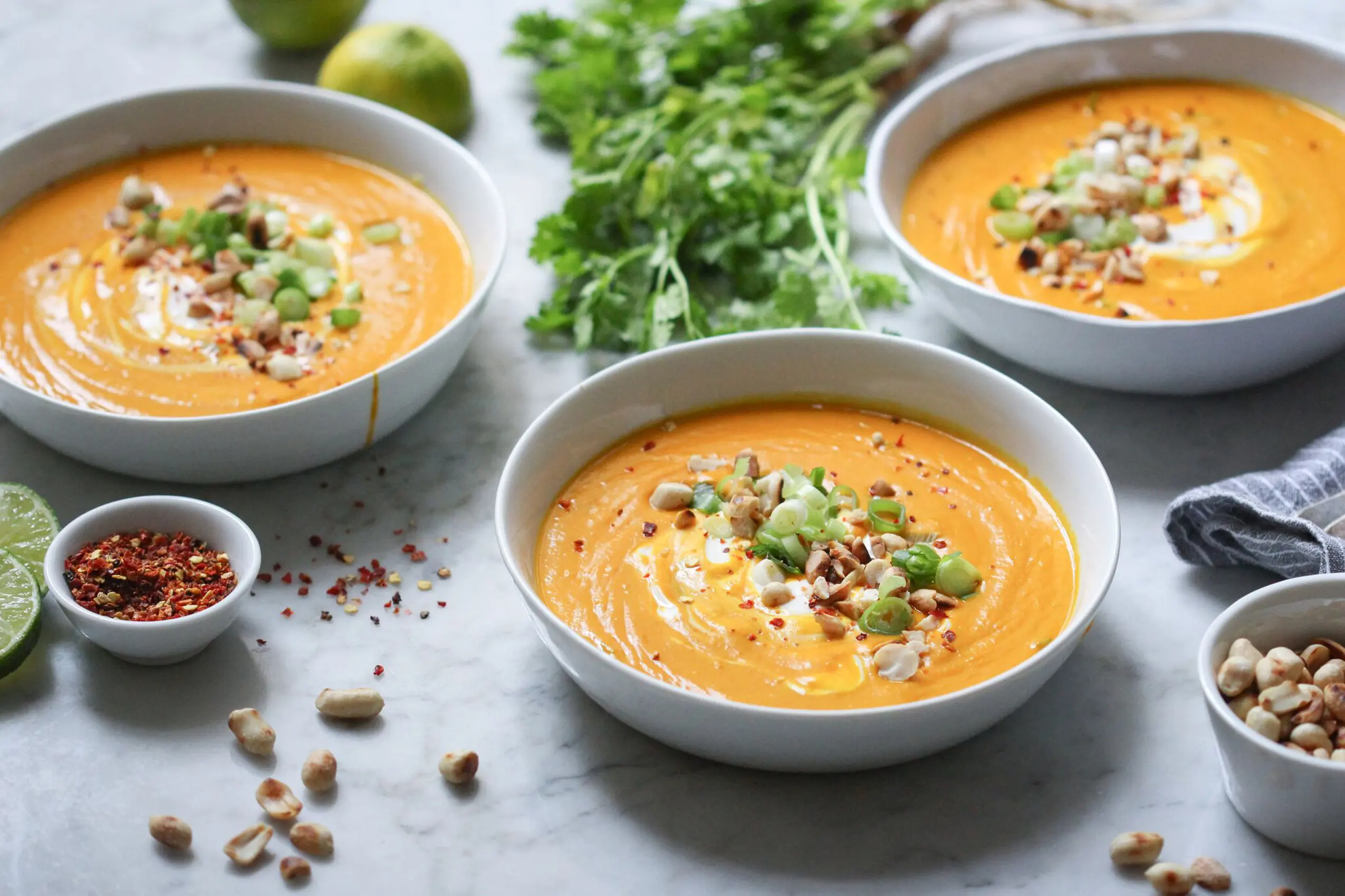 Kürbissuppe mit Kokosmilch und Erdnusscurry