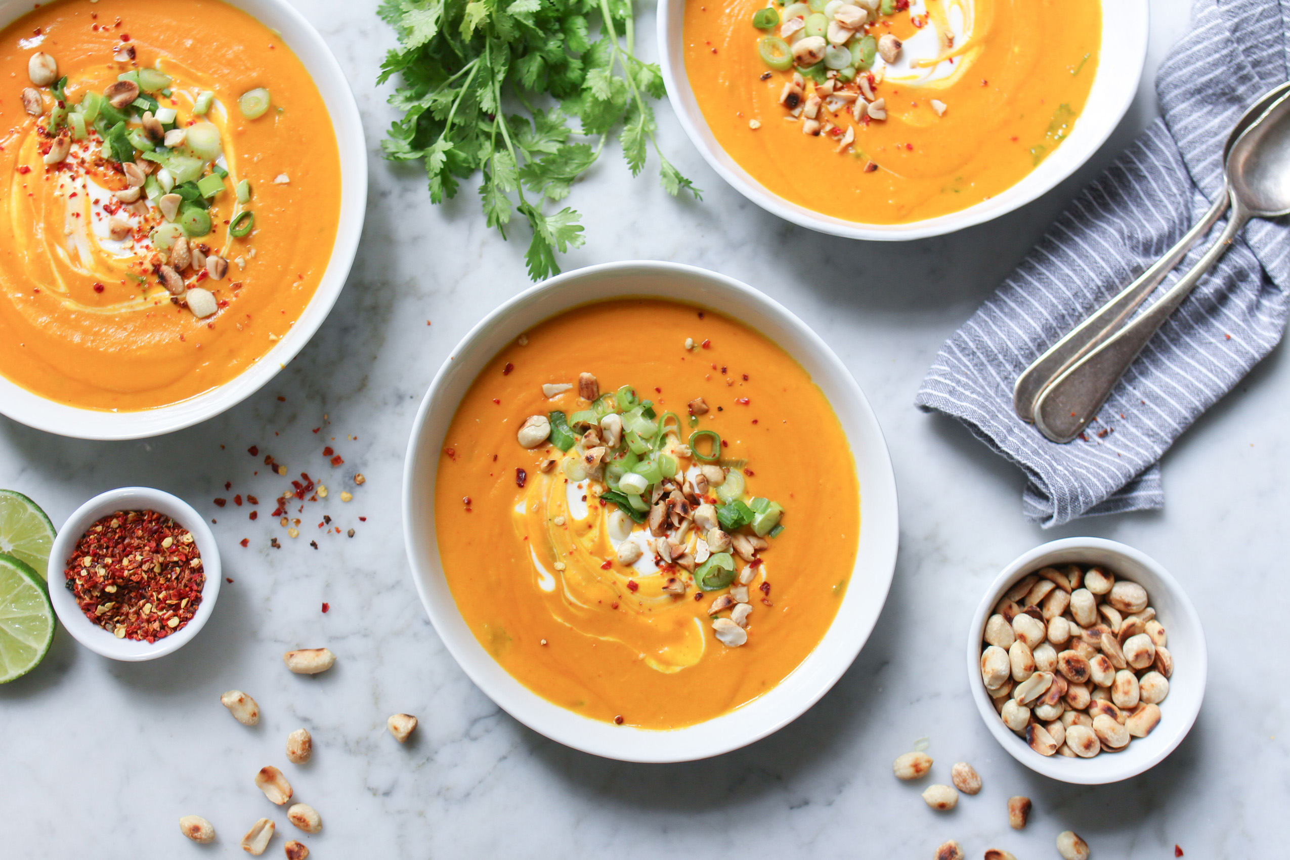 Kürbissuppe mit Kokosmilch und Erdnusscurry