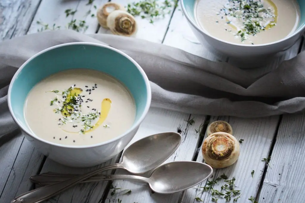 Petersilienwurze-Suppe