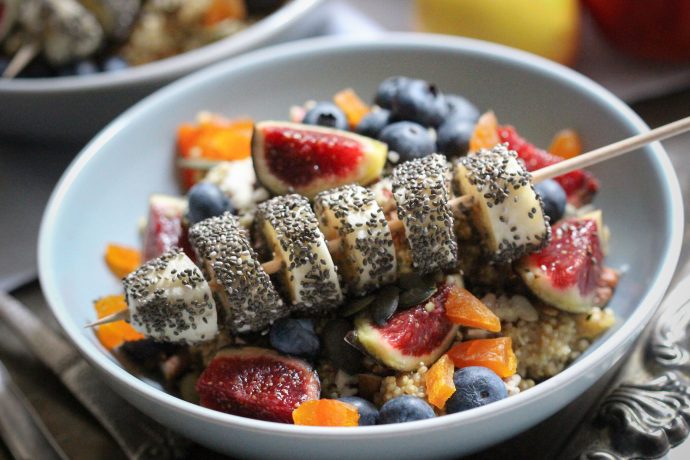 Schnelles Quinoa-Power-Frühstück mit Bananen-Chia-Stick • veggies | vegan