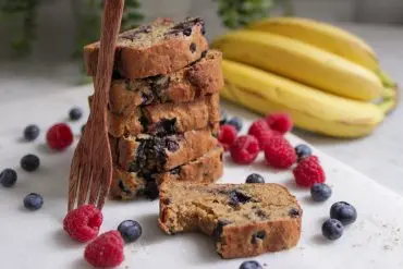 Bananenbrot mit Blaubeeren