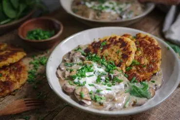 Vegane Kartoffelrösti mit Rahmchampignons