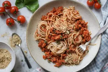 Vegane Pasta mit Tempeh-Bolognese