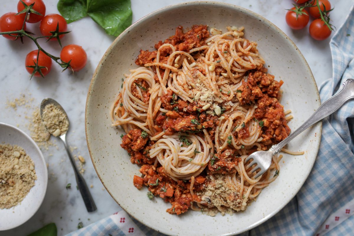 Vegane Pasta mit Tempeh-Bolognese