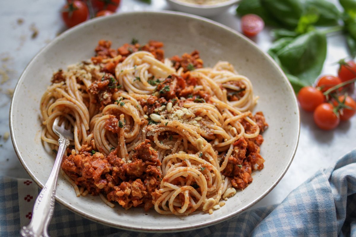 Vegane Pasta mit Tempehbolognese