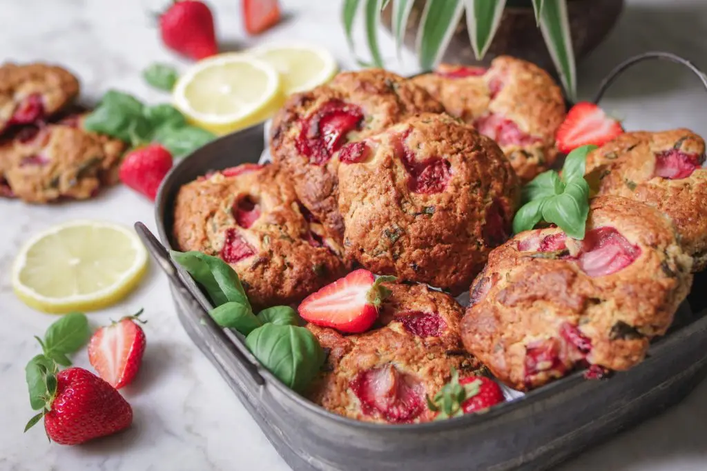 Vegane Erdbeer-Cookies mit Basilikum