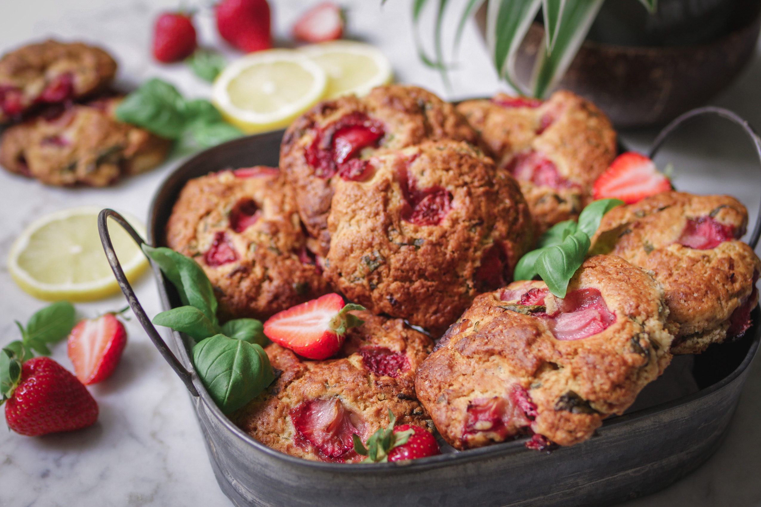 Vegane Erdbeer-Cookies mit Basilikum