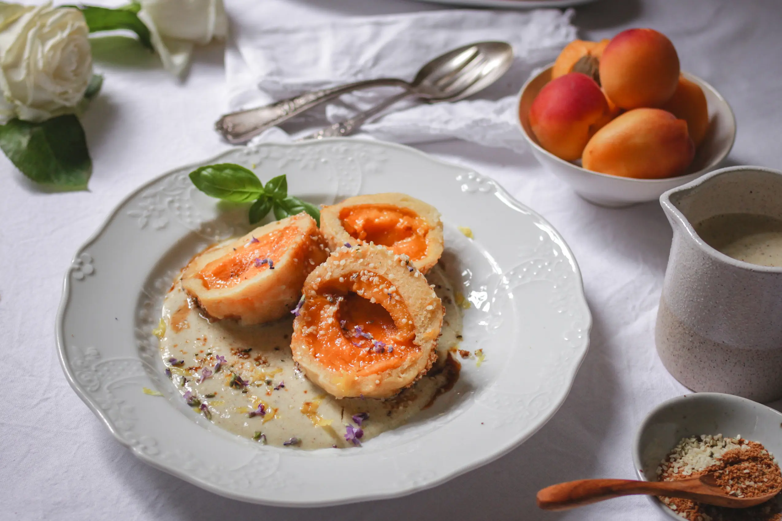 Aprikosenknödel mit Vanillesoße, Marillenknödel