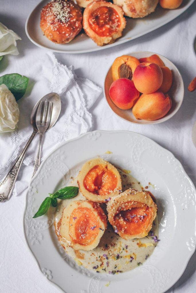 Aprikosenknödel mit Vanillesoße, Marillenknödel
