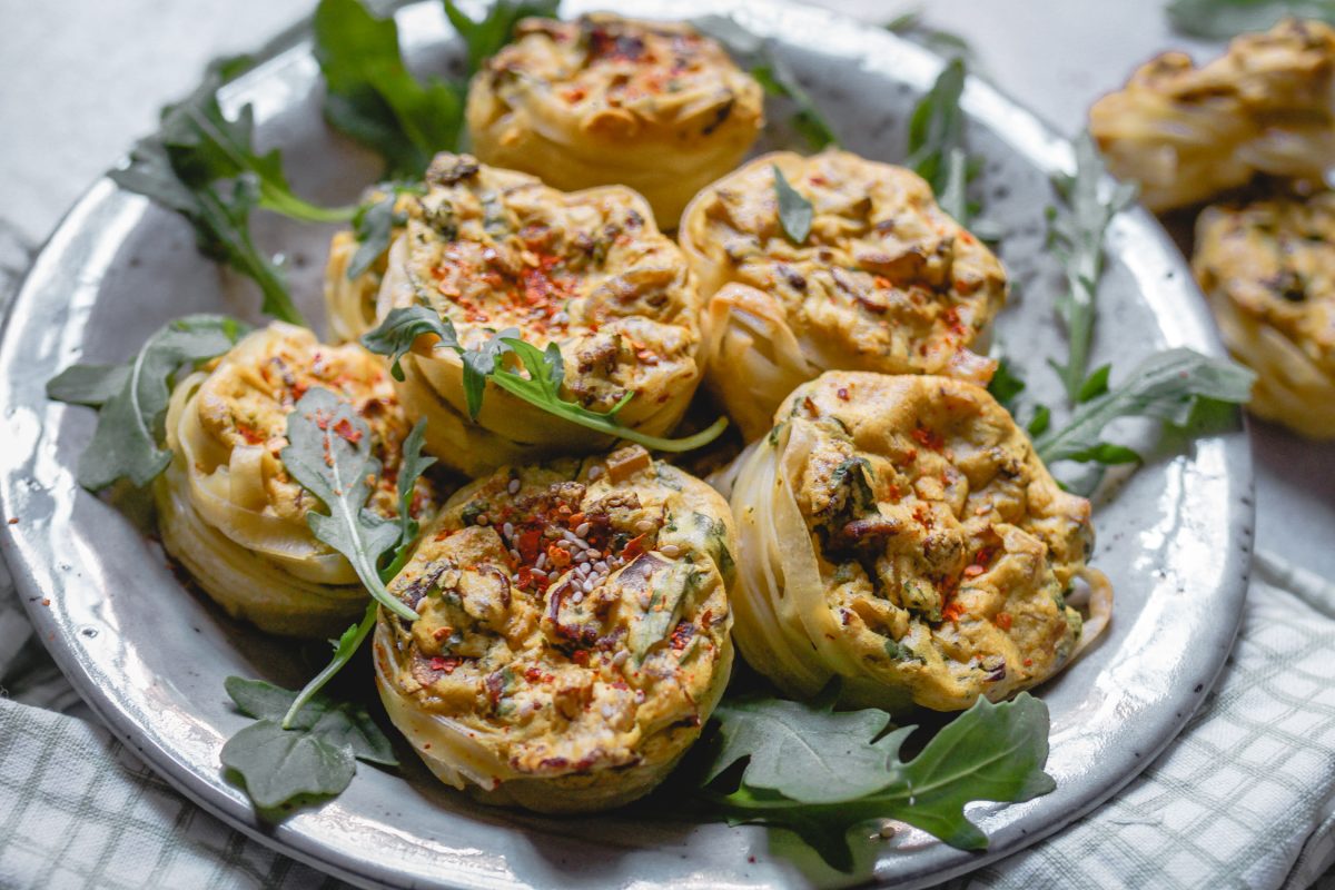 Rezept für vegane Nudelnester mit Pfifferlingen
