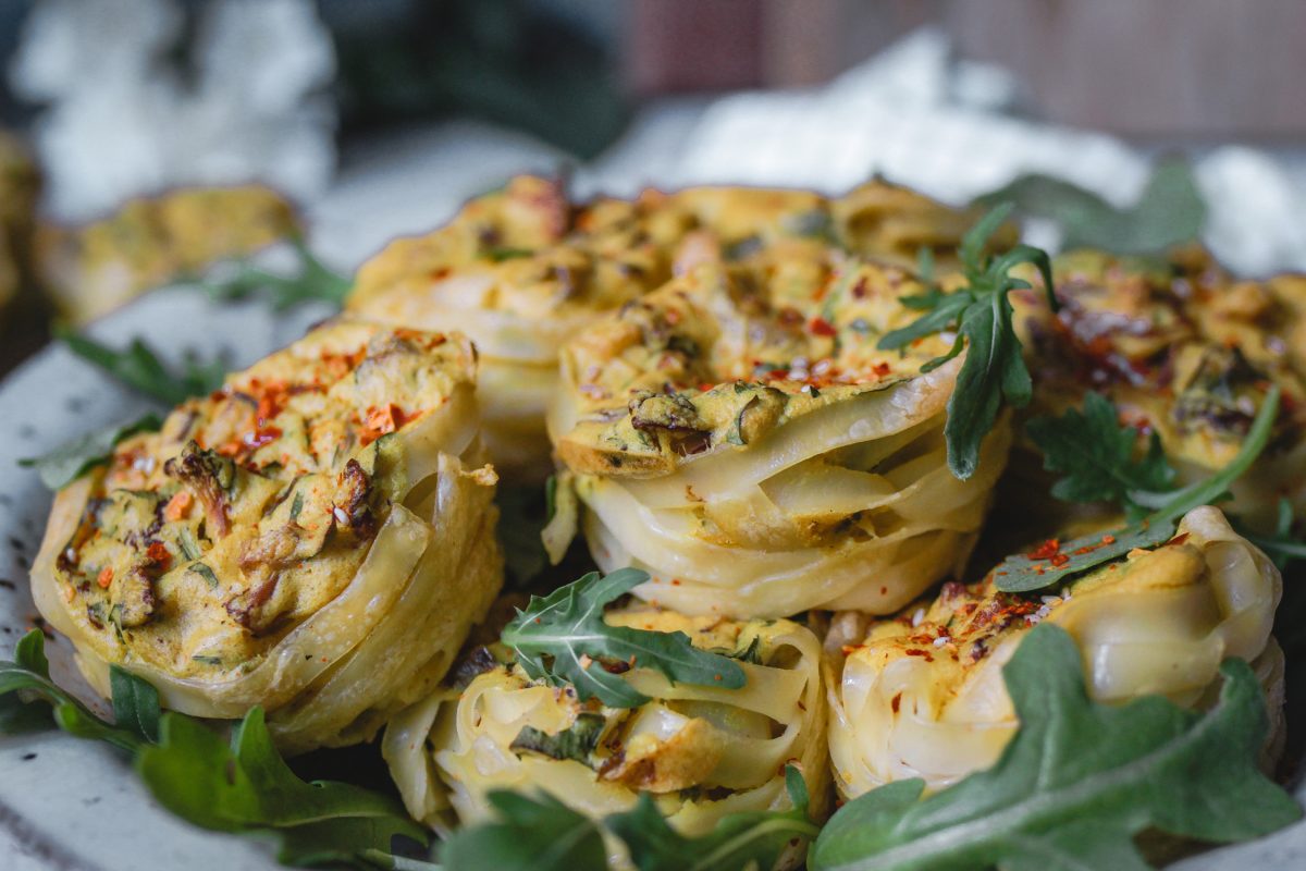 Rezept für vegane Nudelnester mit Pfifferlingen
