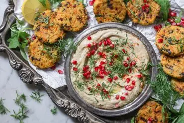 Hirse-Taler mit Baba Ganoush