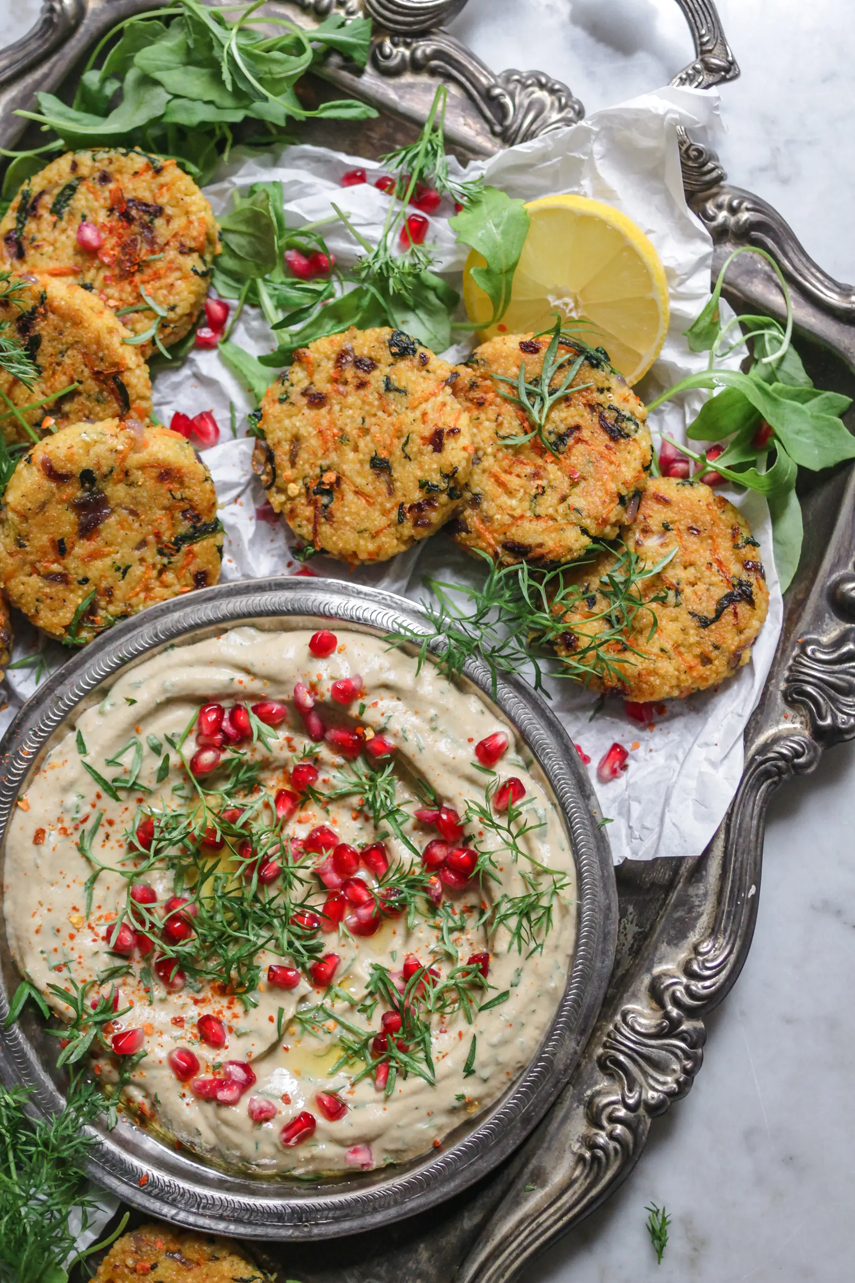 Hirse-Taler mit Baba Ganoush