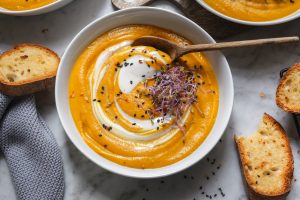 Kürbis-Apfel-Suppe aus dem Ofen