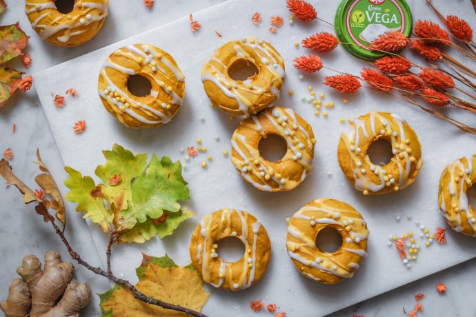 Vegane Kürbis-Donuts mit Glasur oder Kokosblütenzucker