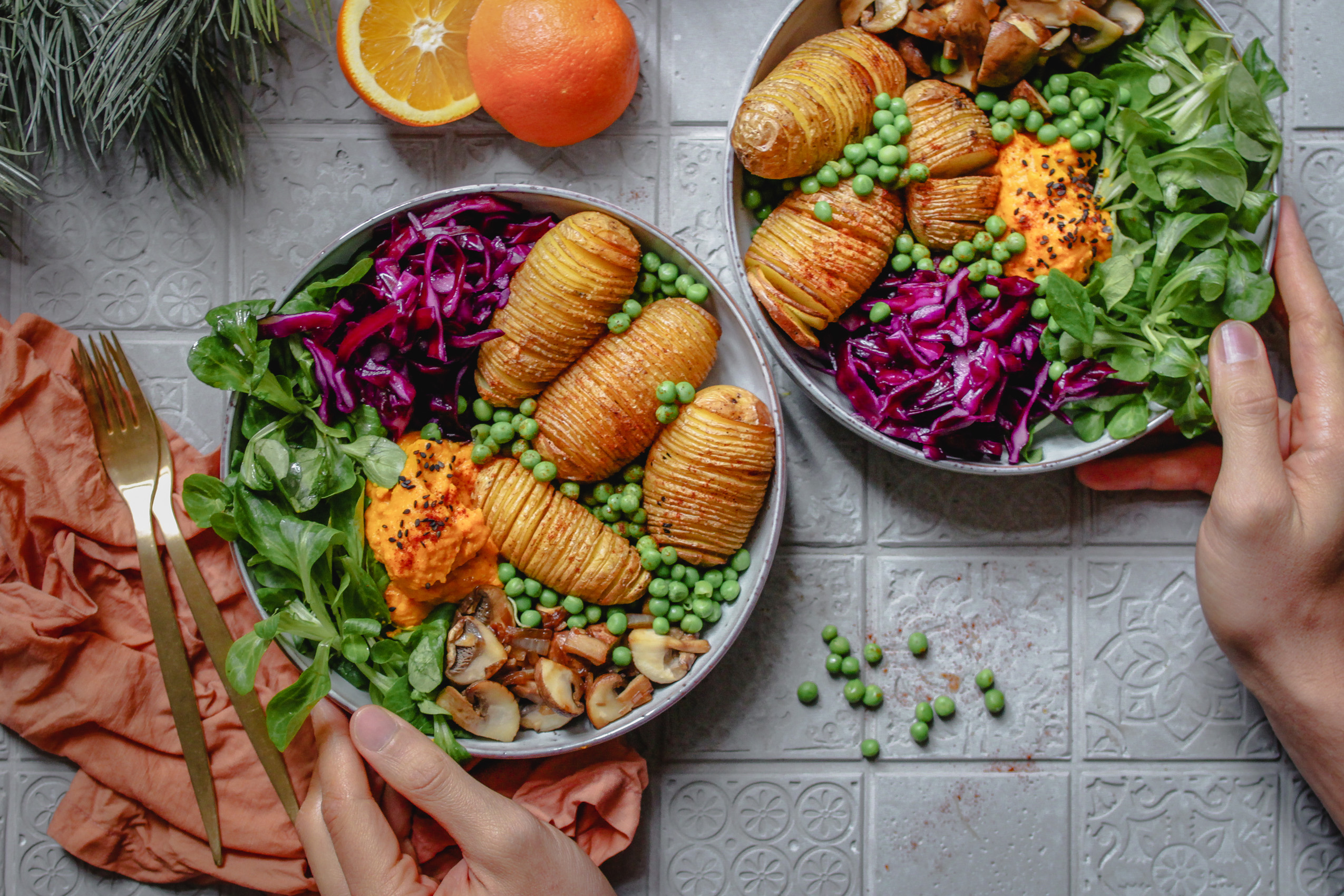 Vegan lunch bowl with Hasselback potatoes and two sauces - Elavegan